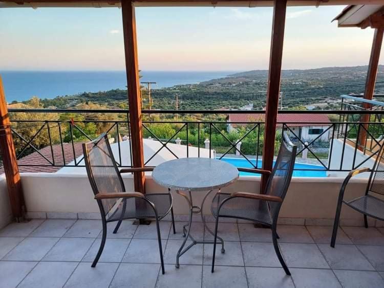 Nostos Lejlighedshotel Mousata Eksteriør billede
